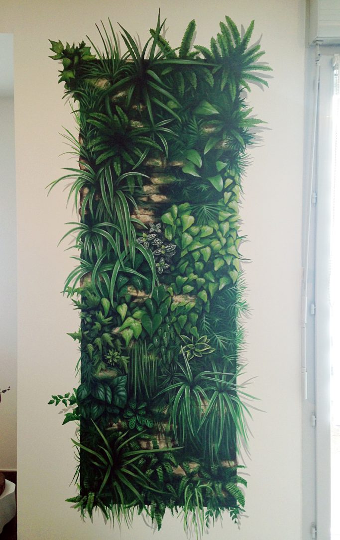 Trompe l'oeil peint. Thème: Faux mur végétal. Vizille (38)